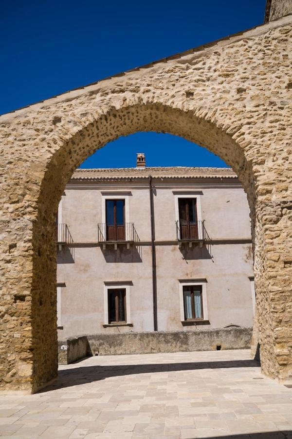 Palazzo Laureano - Dimora Storica Hotel Tricarico Buitenkant foto