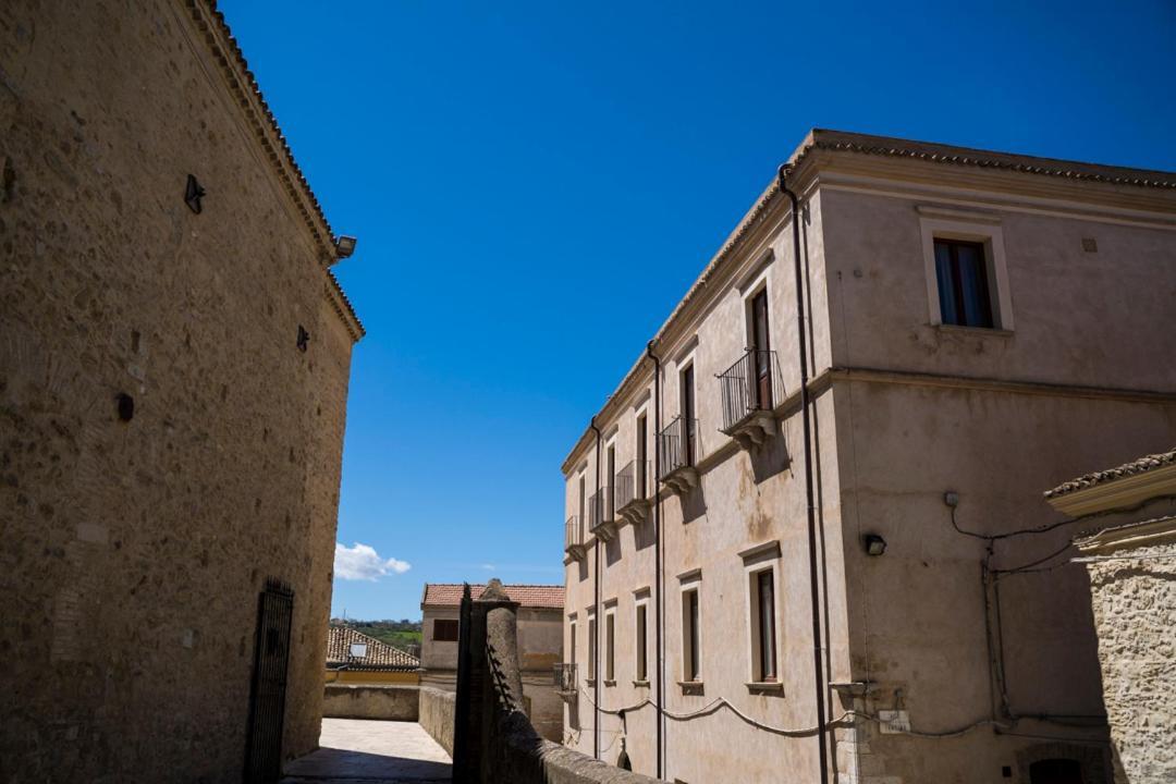 Palazzo Laureano - Dimora Storica Hotel Tricarico Buitenkant foto